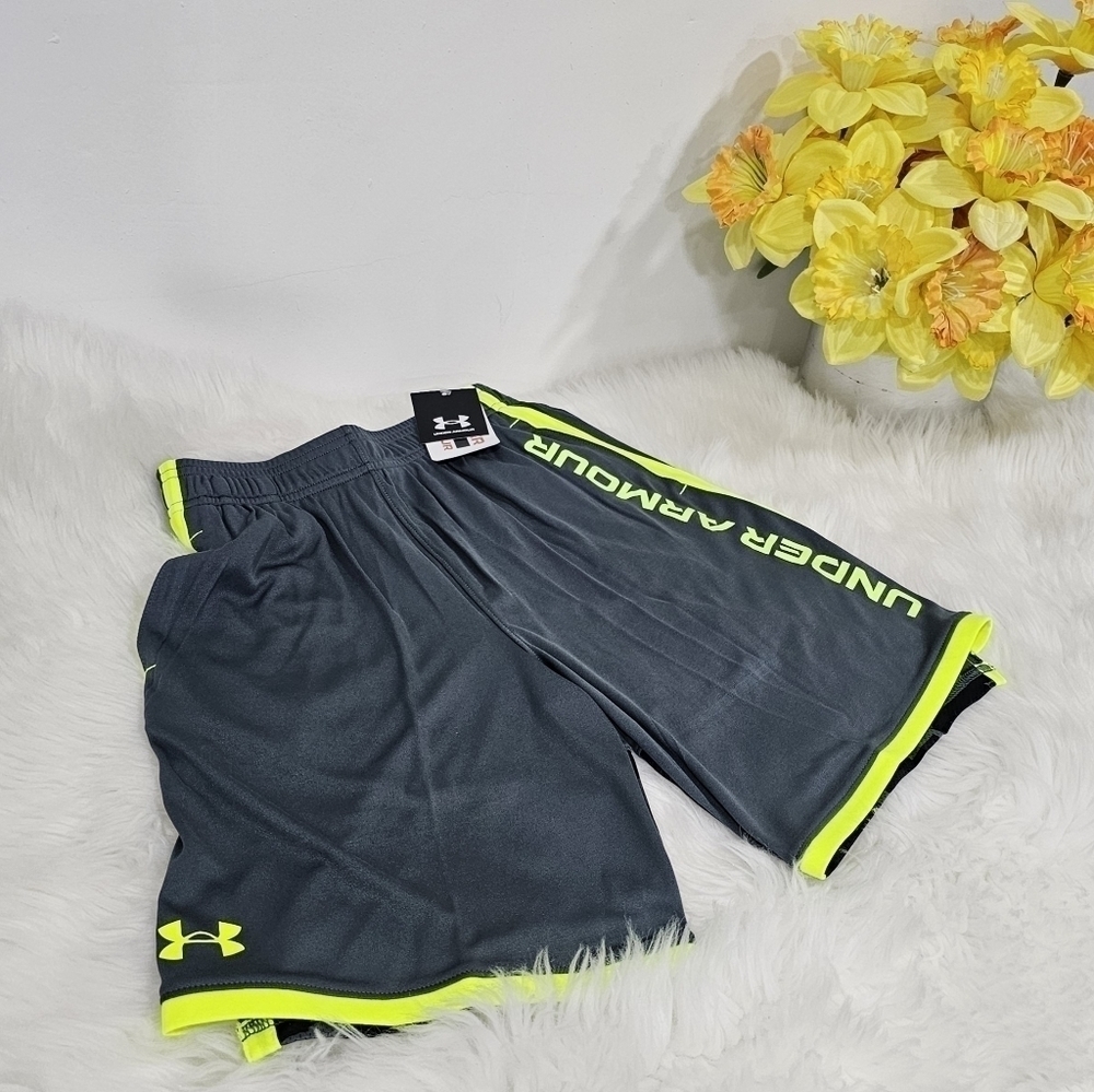 Under Armour Boy's shorts, size medium gray/green new.